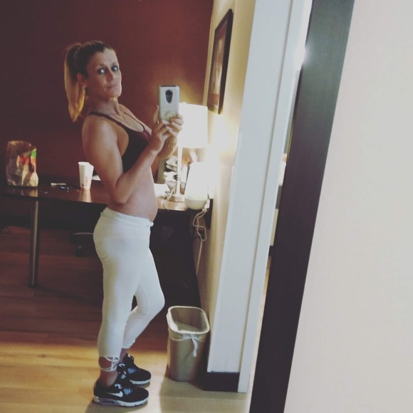 Meet your Posher, Katelyn - Picture 1 of 1